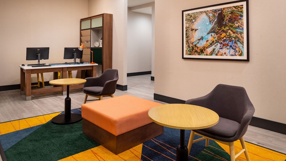 Holiday Inn & Suites Orlando I-Drive Theme Parks by IHG — Hotel building in Orlando, Florida