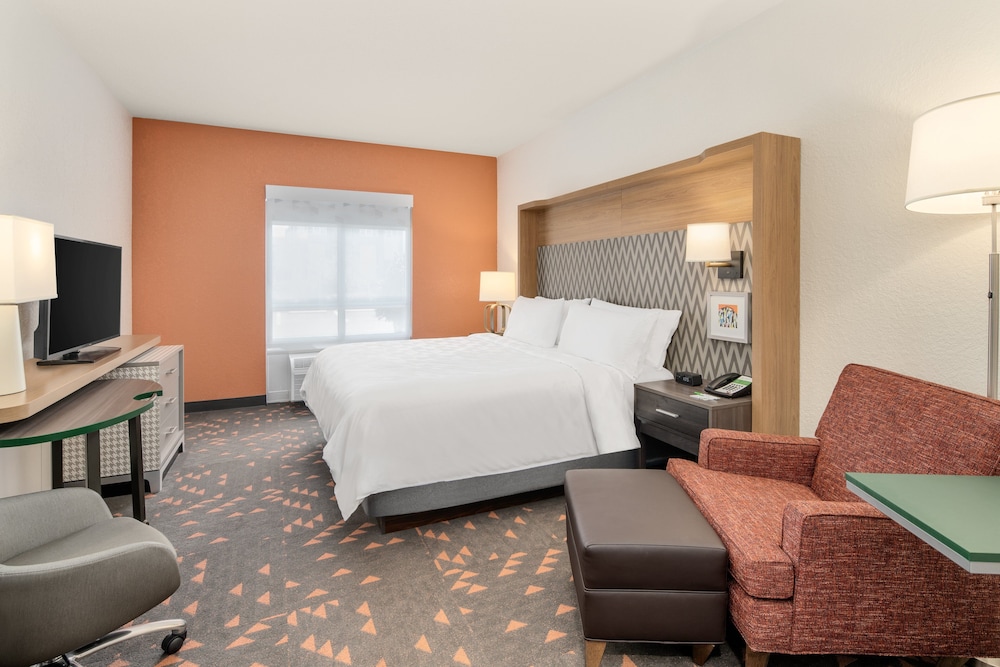 Holiday Inn & Suites Orlando I-Drive Theme Parks by IHG — Hotel rooms in Orlando, Florida