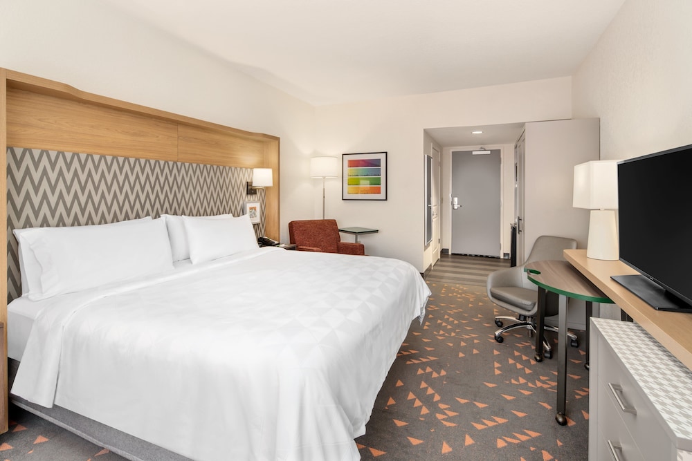 Holiday Inn & Suites Orlando I-Drive Theme Parks by IHG — Hotel rooms in Orlando, Florida