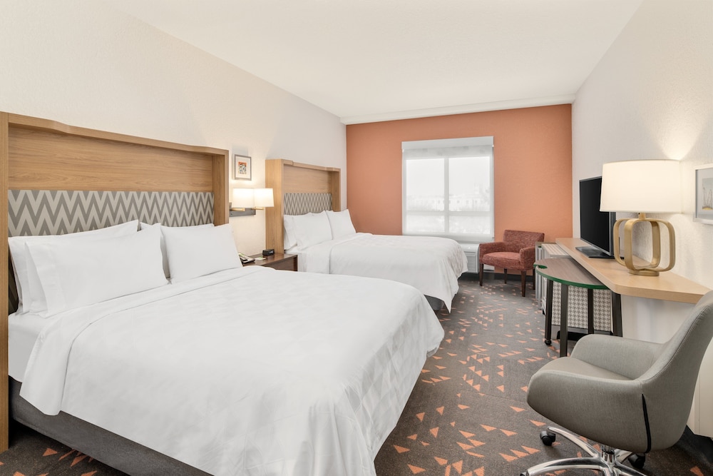 Holiday Inn & Suites Orlando I-Drive Theme Parks by IHG — Hotel rooms in Orlando, Florida