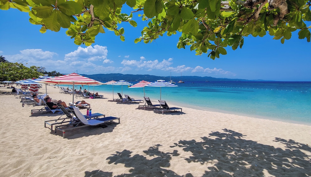 S Hotel Montego Bay - Luxury Boutique All Inclusive Hotel — Beach in Montego Bay