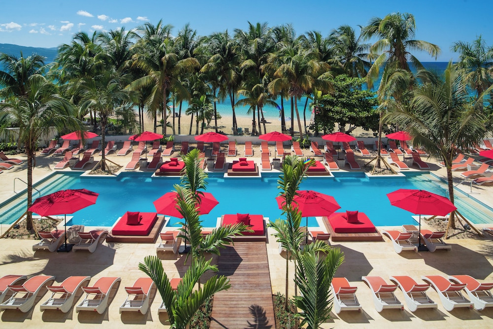 S Hotel Montego Bay - Luxury Boutique All Inclusive Hotel — Swimming pool in Montego Bay