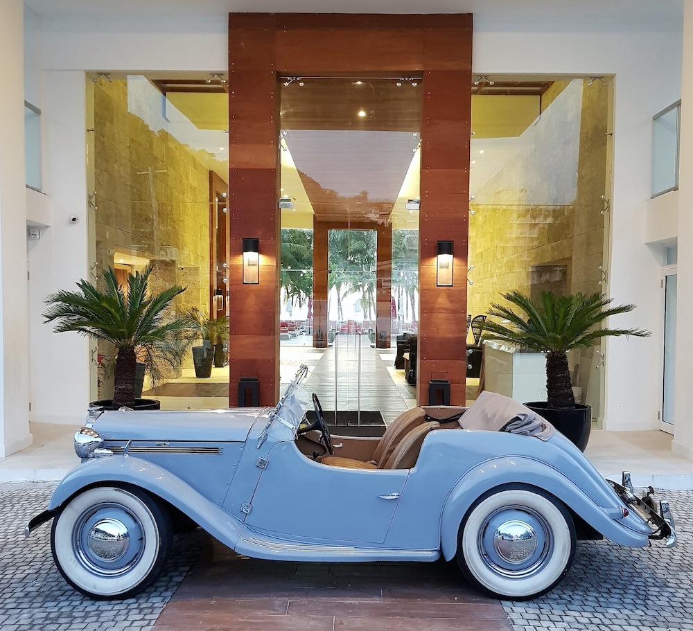 S Hotel Montego Bay - Luxury Boutique All Inclusive Hotel — Hotel building in Montego Bay