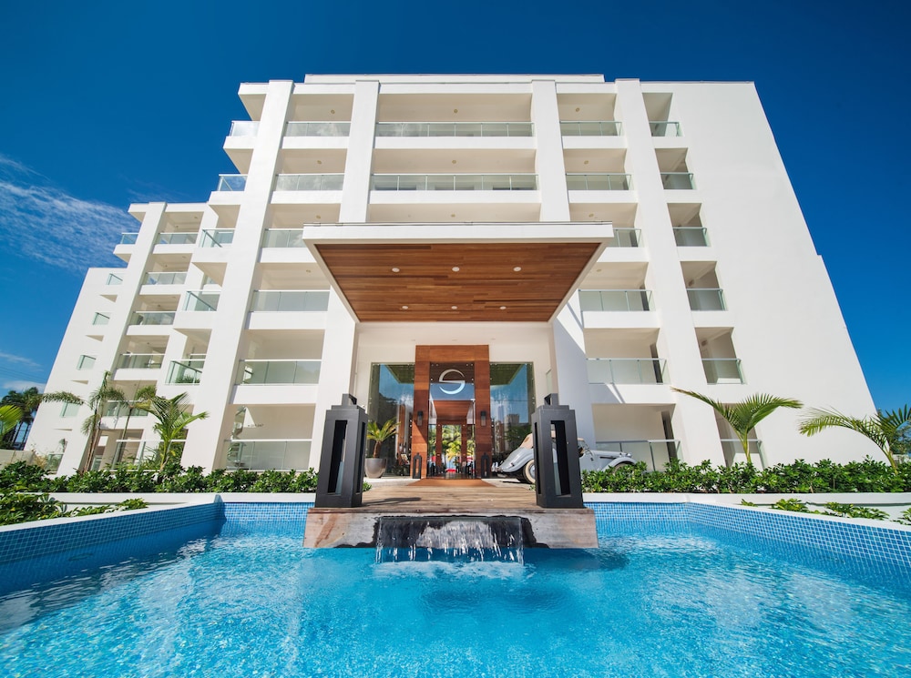 S Hotel Montego Bay - Luxury Boutique All Inclusive Hotel — Hotel building in Montego Bay