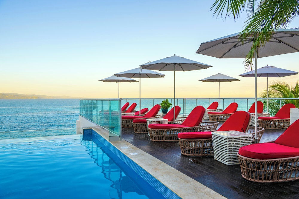 S Hotel Montego Bay - Luxury Boutique All Inclusive Hotel — Swimming pool in Montego Bay