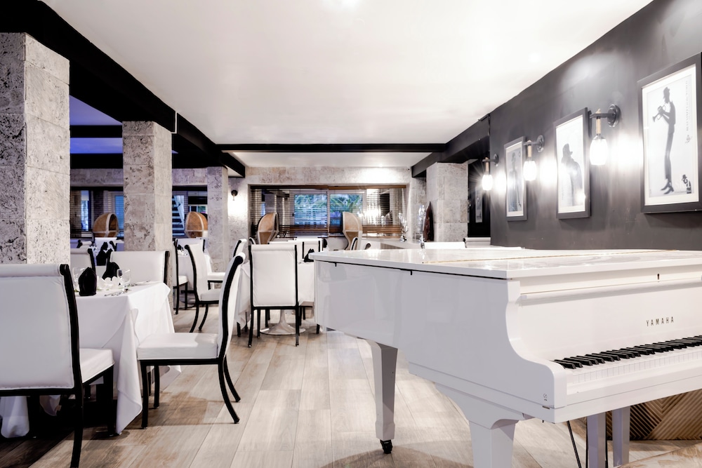 S Hotel Montego Bay - Luxury Boutique All Inclusive Hotel — Restaurant & bars in Montego Bay