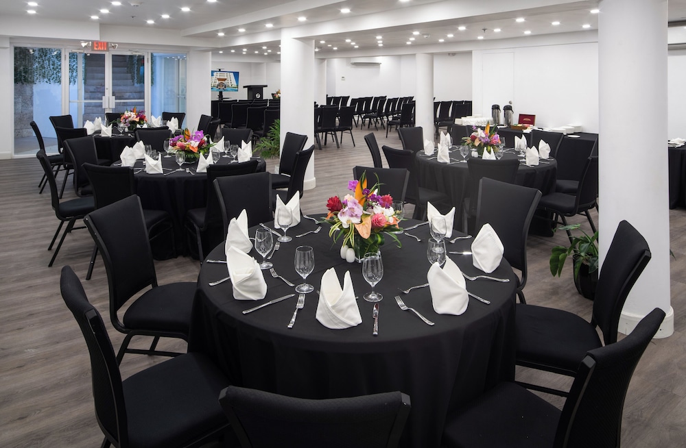 S Hotel Montego Bay - Luxury Boutique All Inclusive Hotel — Restaurant & bars in Montego Bay