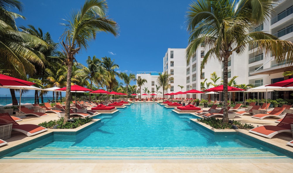 S Hotel Montego Bay - Luxury Boutique All Inclusive Hotel — Swimming pool in Montego Bay