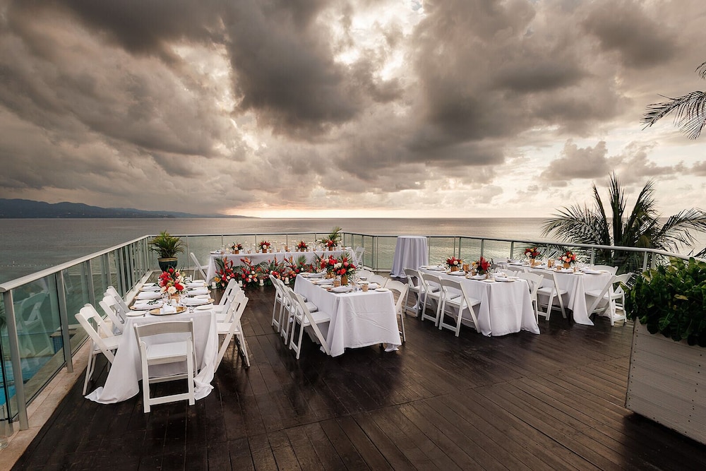 S Hotel Montego Bay - Luxury Boutique All Inclusive Hotel — Restaurant & bars in Montego Bay