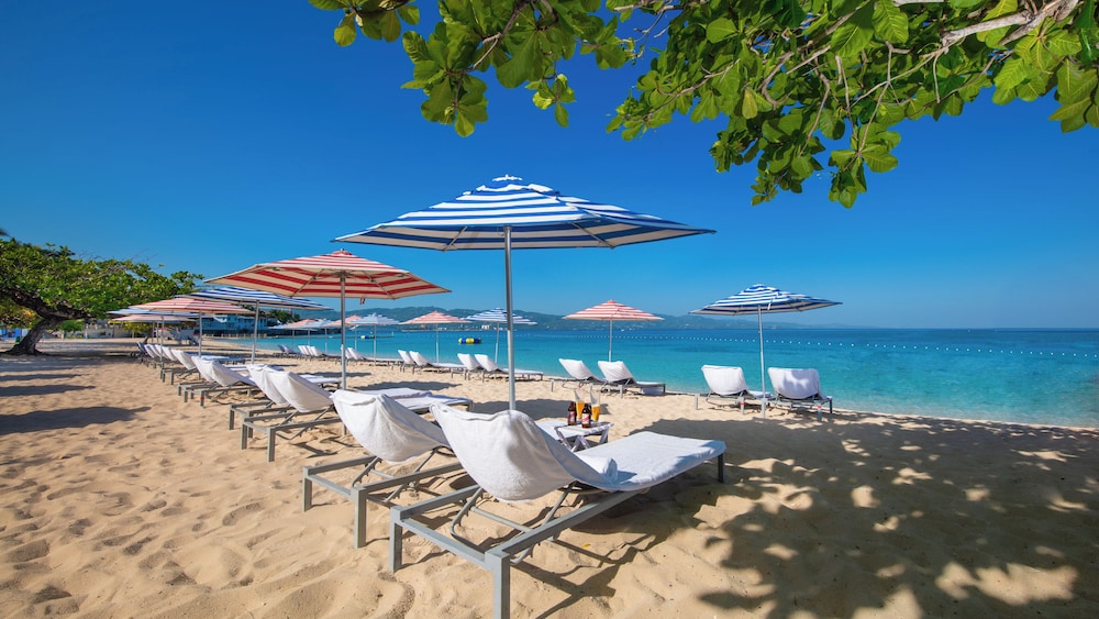 S Hotel Montego Bay - Luxury Boutique All Inclusive Hotel — Beach in Montego Bay