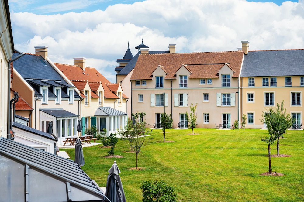 Staycity Aparthotels, Near Disneyland® Paris — Hotel building in Disneyland Paris, Ile-de-France