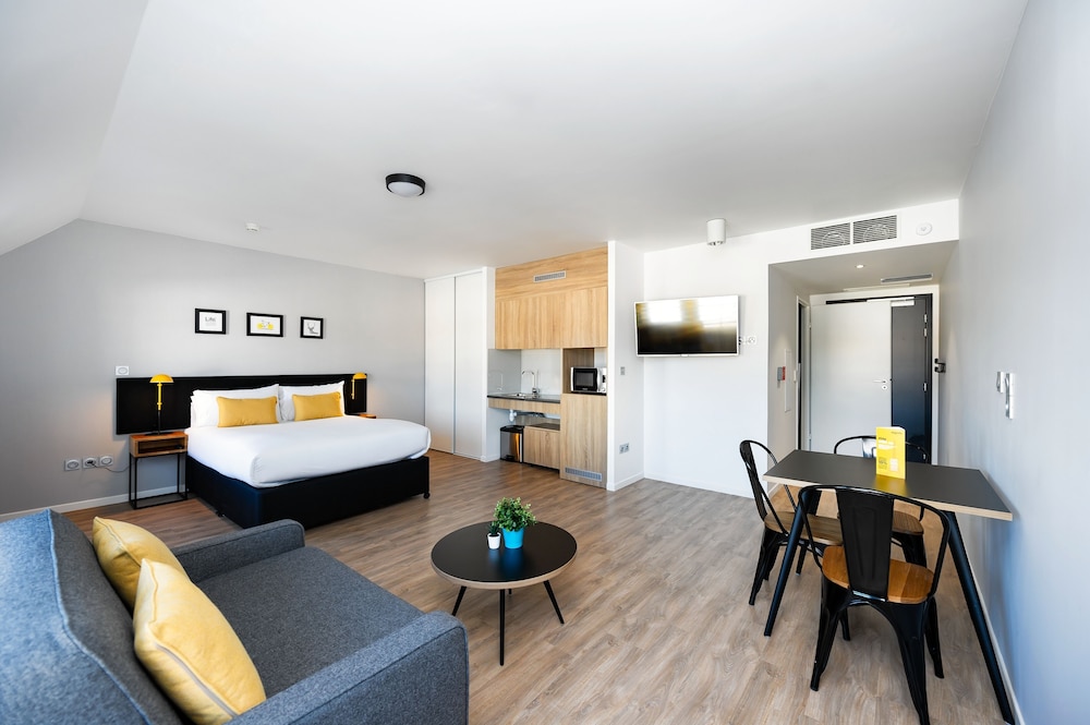 Staycity Aparthotels, Near Disneyland® Paris — Hotel rooms in Disneyland Paris, Ile-de-France
