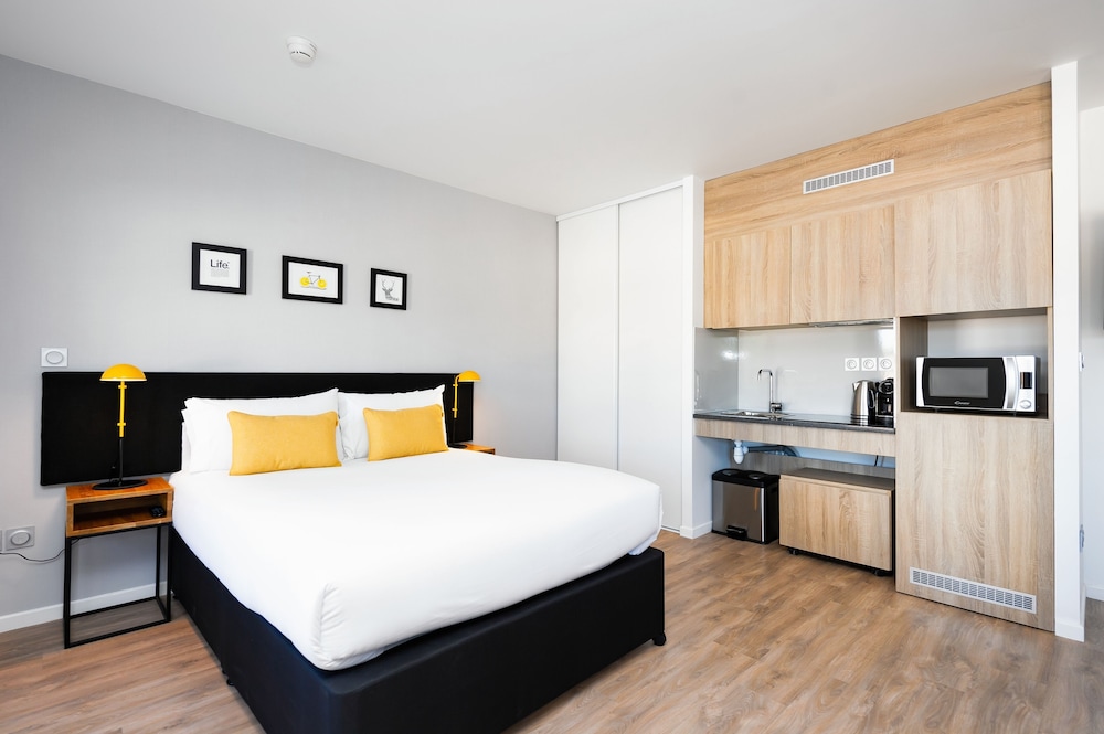 Staycity Aparthotels, Near Disneyland® Paris — Hotel rooms in Disneyland Paris, Ile-de-France