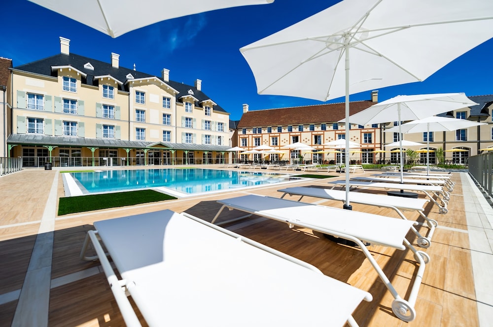 Staycity Aparthotels, Near Disneyland® Paris — Swimming pool in Disneyland Paris, Ile-de-France
