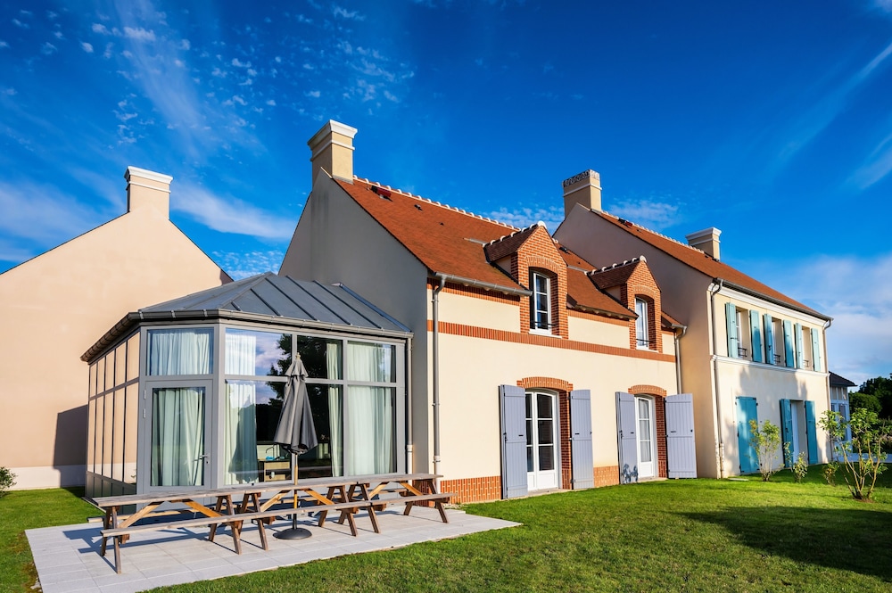 Staycity Aparthotels, Near Disneyland® Paris — Hotel building in Disneyland Paris, Ile-de-France
