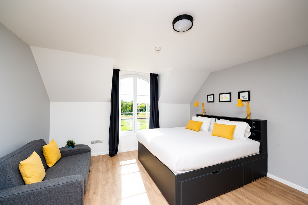 Staycity Aparthotels, Near Disneyland® Paris — Hotel rooms in Disneyland Paris, Ile-de-France