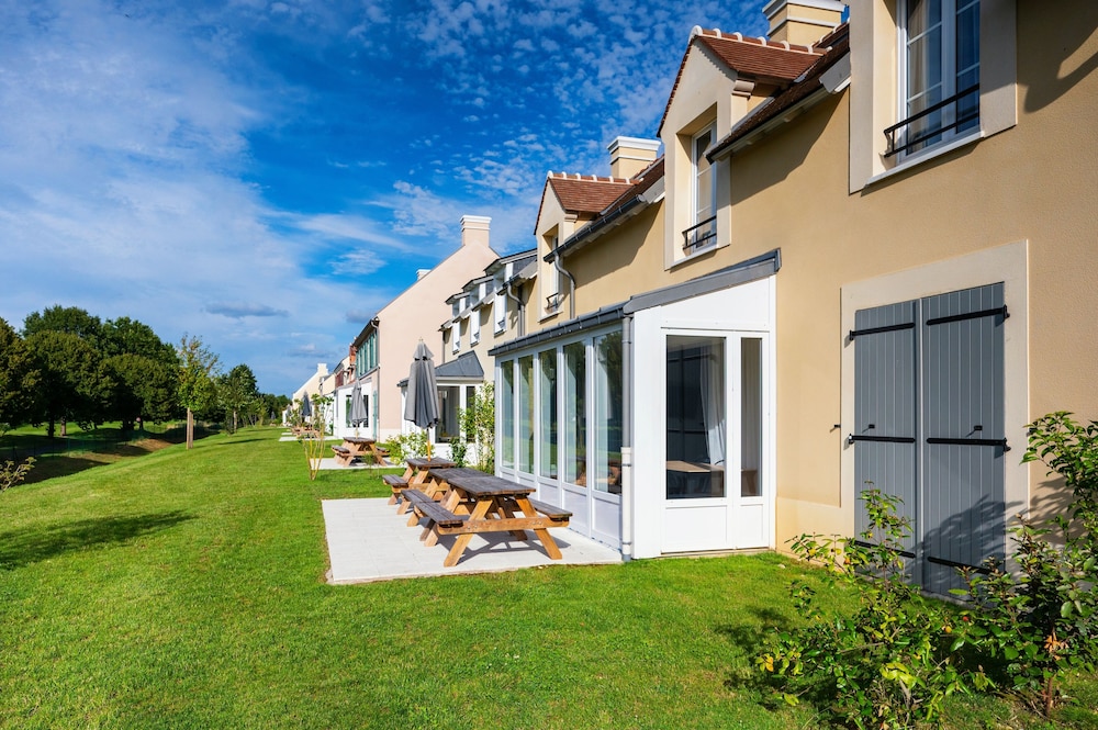 Staycity Aparthotels, Near Disneyland® Paris — Hotel building in Disneyland Paris, Ile-de-France