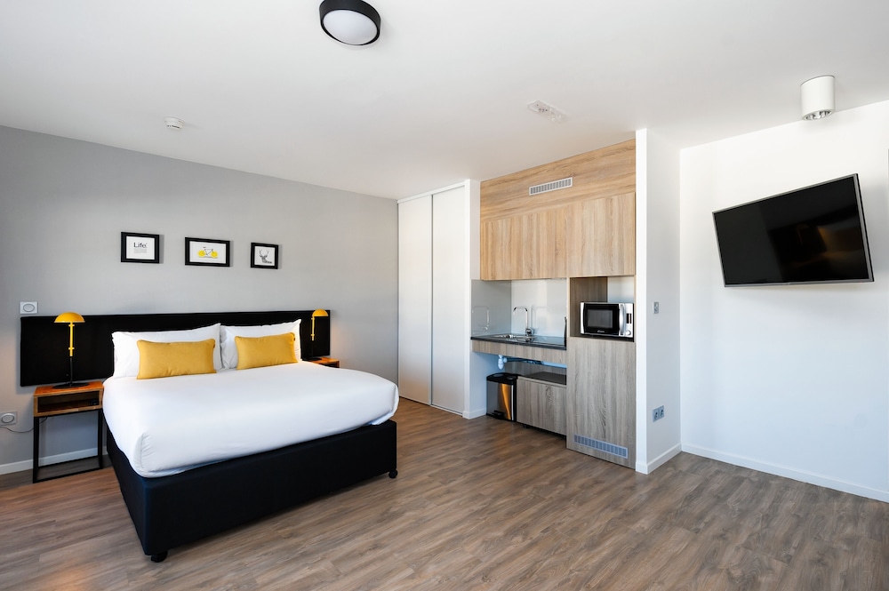 Staycity Aparthotels, Near Disneyland® Paris — Hotel rooms in Disneyland Paris, Ile-de-France