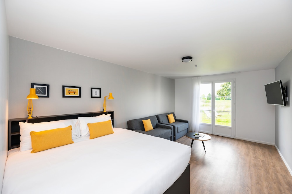 Staycity Aparthotels, Near Disneyland® Paris — Hotel rooms in Disneyland Paris, Ile-de-France