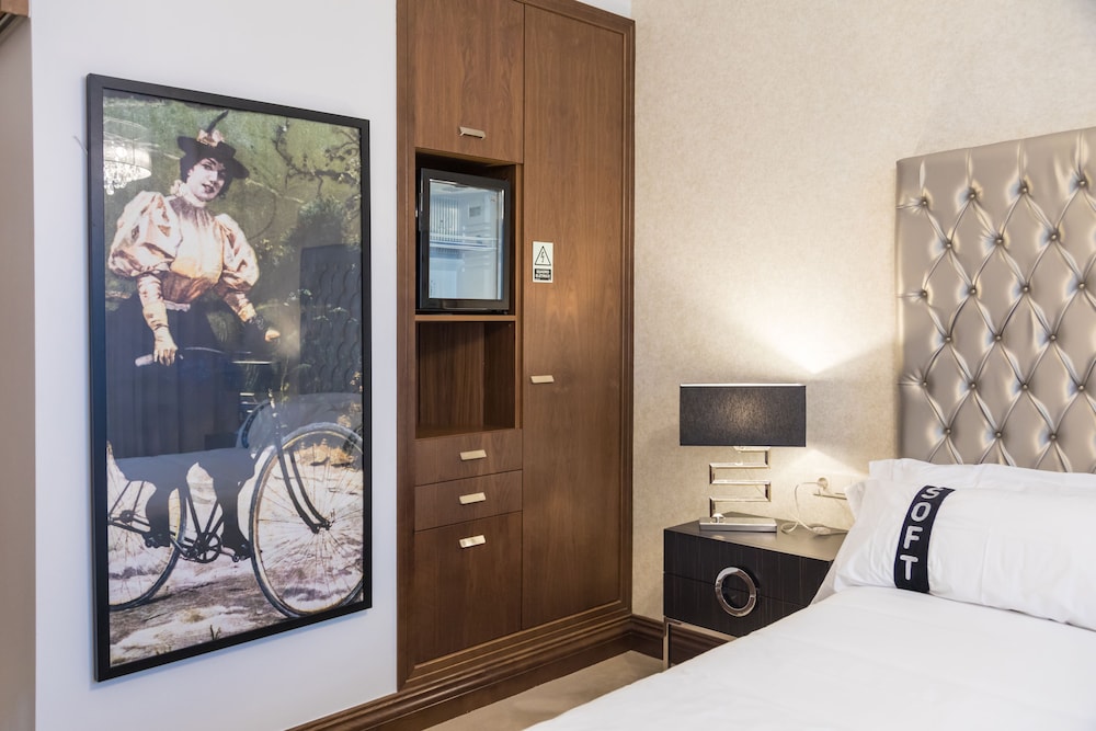 Casual Belle Epoque Lisboa Hotel by Casual Hoteles — Hotel rooms in Lisbon, Lisboa