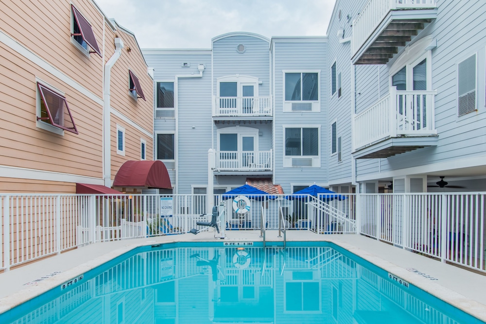 Seaside Amelia Inn — Swimming pool in Amelia Island, Florida