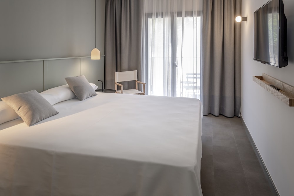 GHT Miratge - Adults Only — Rooms in Lloret de Mar, Catalonia