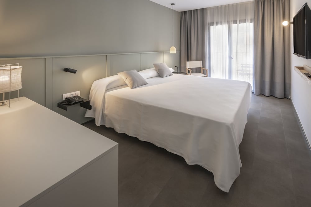 GHT Miratge - Adults Only — Rooms in Lloret de Mar, Catalonia