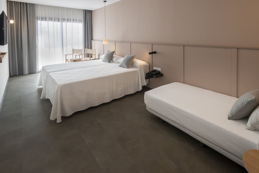 GHT Miratge - Adults Only — Rooms in Lloret de Mar, Catalonia
