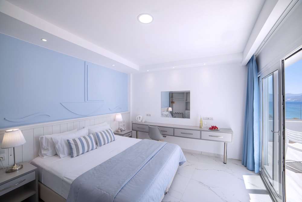 Naiades Marina Hotel — Hotel rooms in Ammoudara (Agios Nikolaos)
