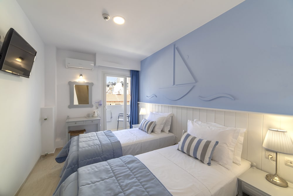 Naiades Marina Hotel — Hotel rooms in Ammoudara (Agios Nikolaos)