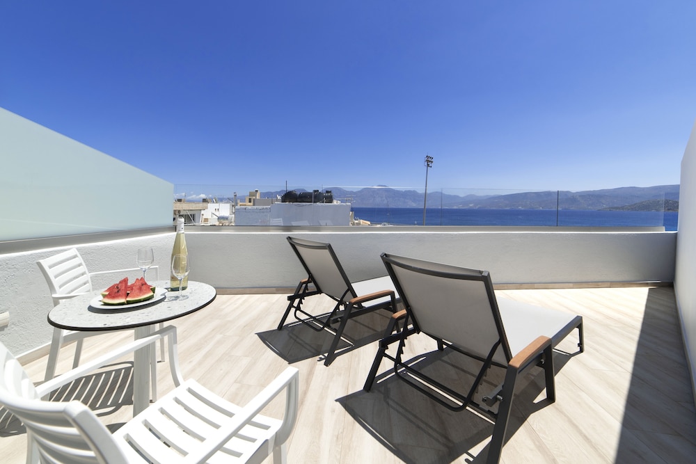 Naiades Marina Hotel — Hotel rooms in Ammoudara (Agios Nikolaos)