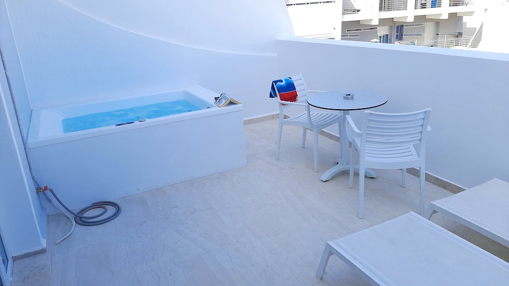Naiades Marina Hotel — Swimming pool in Ammoudara (Agios Nikolaos)