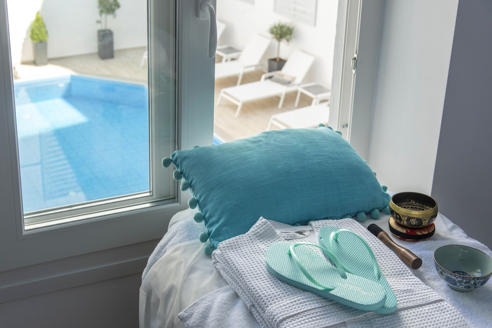Naiades Marina Hotel — Hotel rooms in Ammoudara (Agios Nikolaos)