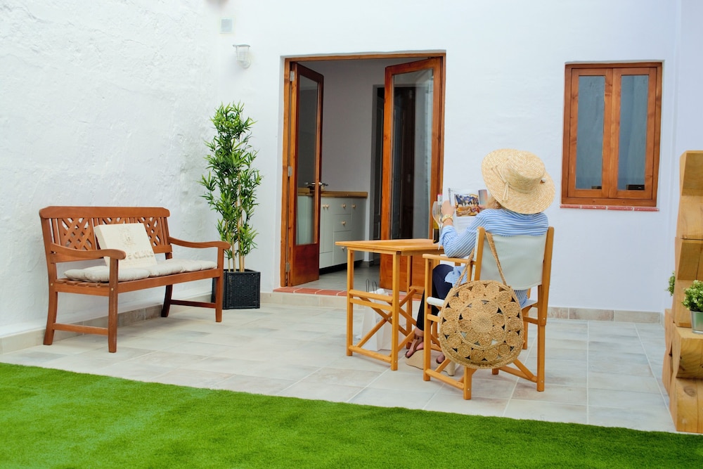 Hotel Ses 5 Claus — Hotel building in Ciutadella de Menorca, Balearic Islands
