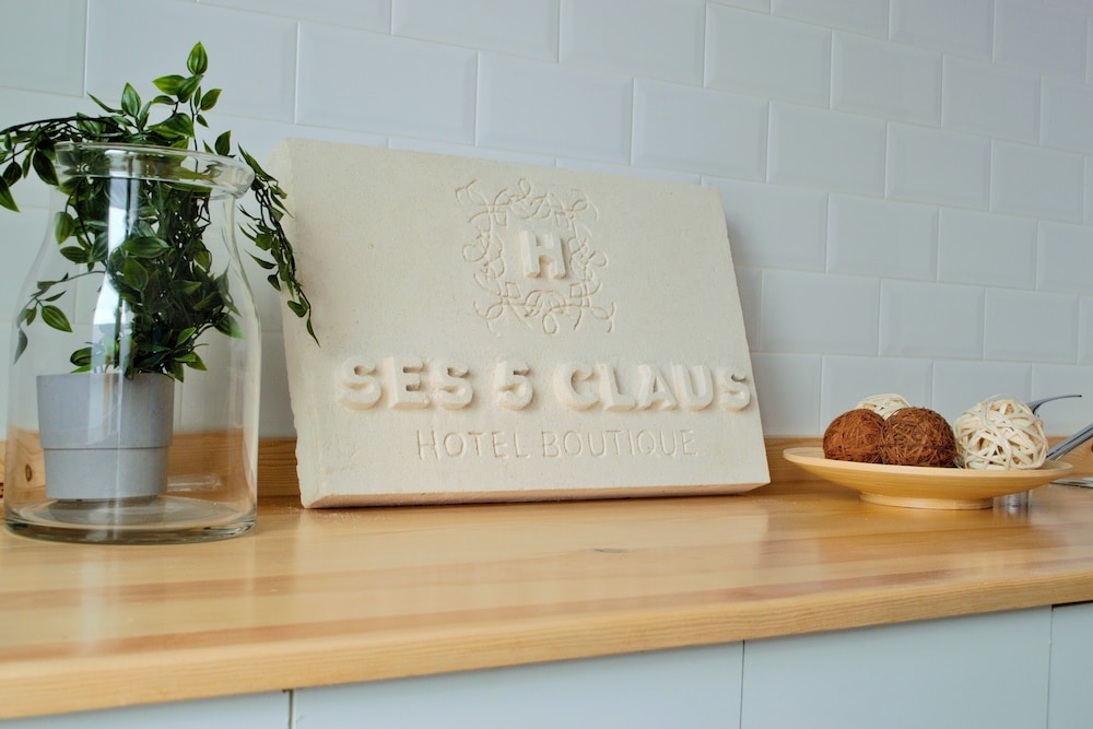 Hotel Ses 5 Claus — Hotel building in Ciutadella de Menorca, Balearic Islands