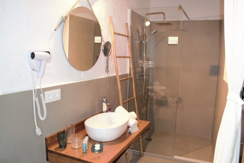 Hotel Ses 5 Claus — Hotel rooms in Ciutadella de Menorca, Balearic Islands