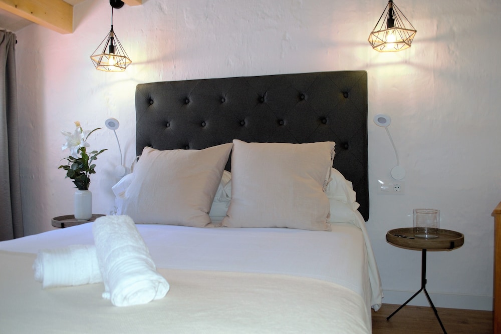 Hotel Ses 5 Claus — Hotel rooms in Ciutadella de Menorca, Balearic Islands
