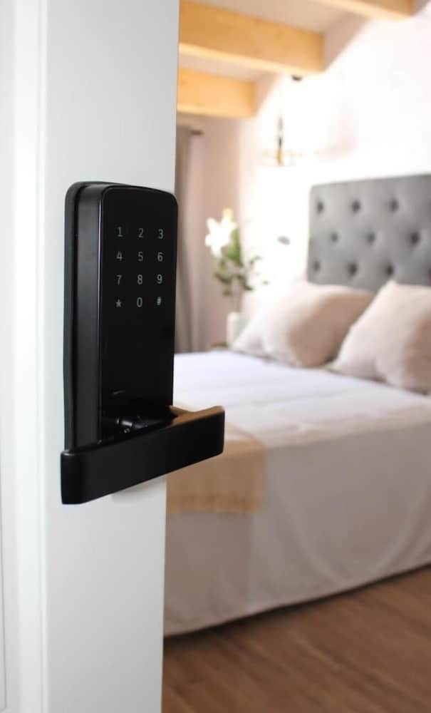 Hotel Ses 5 Claus — Hotel rooms in Ciutadella de Menorca, Balearic Islands