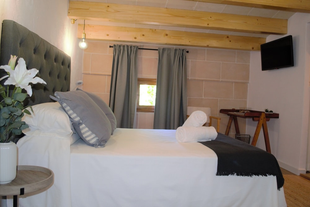 Hotel Ses 5 Claus — Hotel rooms in Ciutadella de Menorca, Balearic Islands