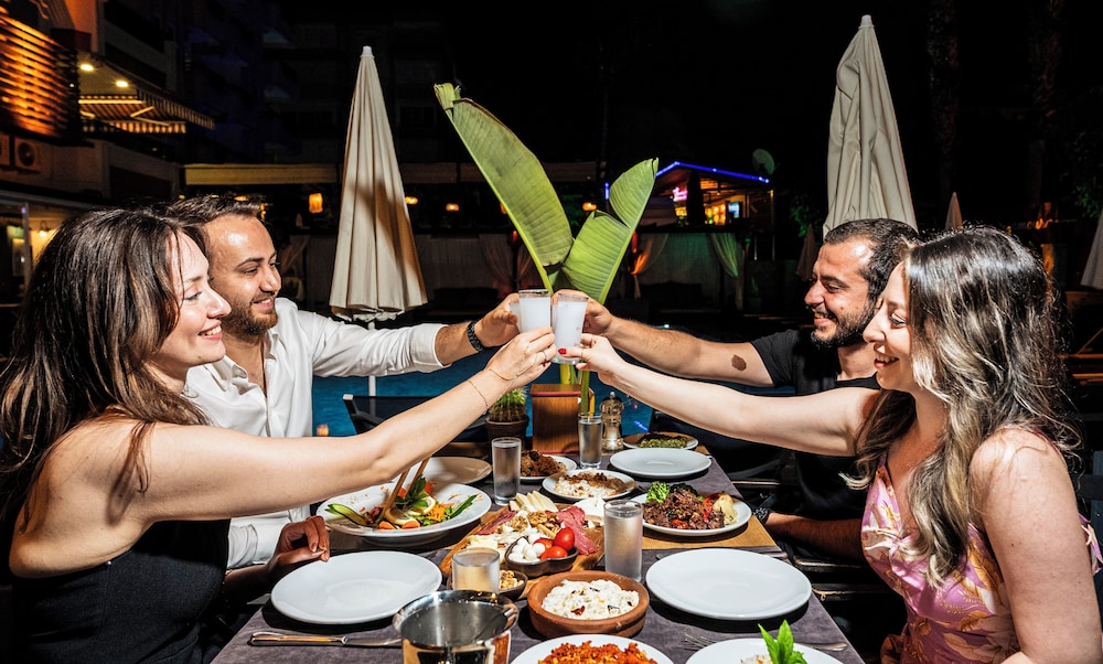 HMA Hotel & Suites — Restaurant & bars in Alanya