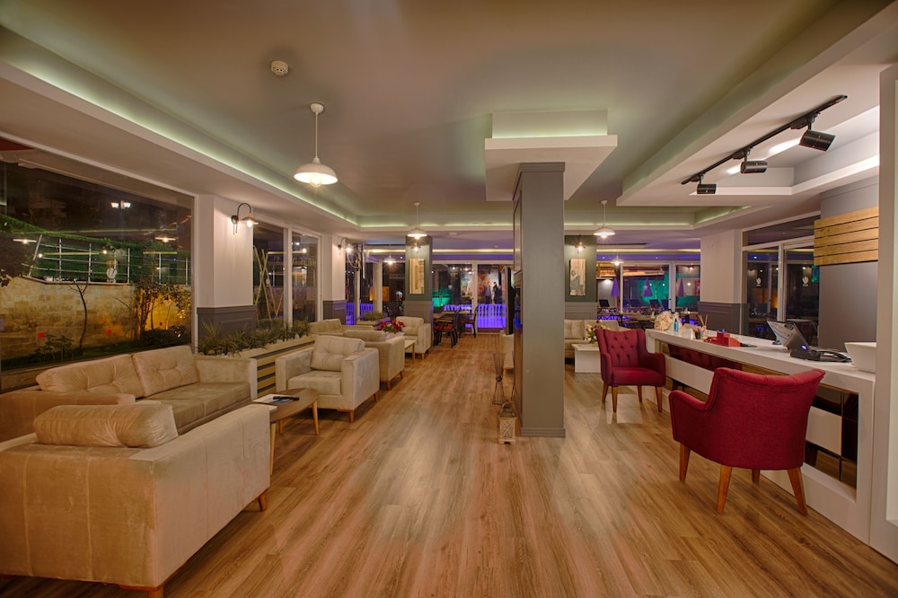 HMA Hotel & Suites — Hotel building in Alanya