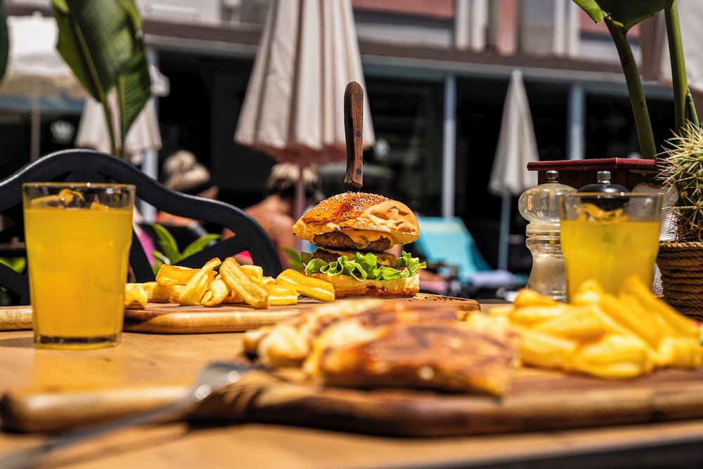 HMA Hotel & Suites — Restaurant & bars in Alanya