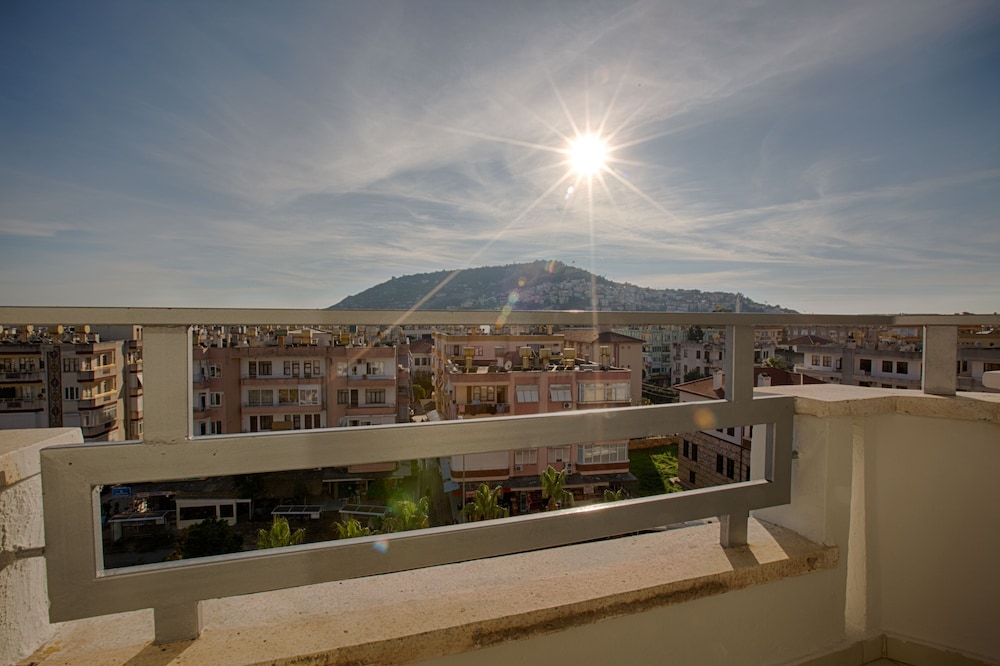 HMA Hotel & Suites — Hotel rooms in Alanya