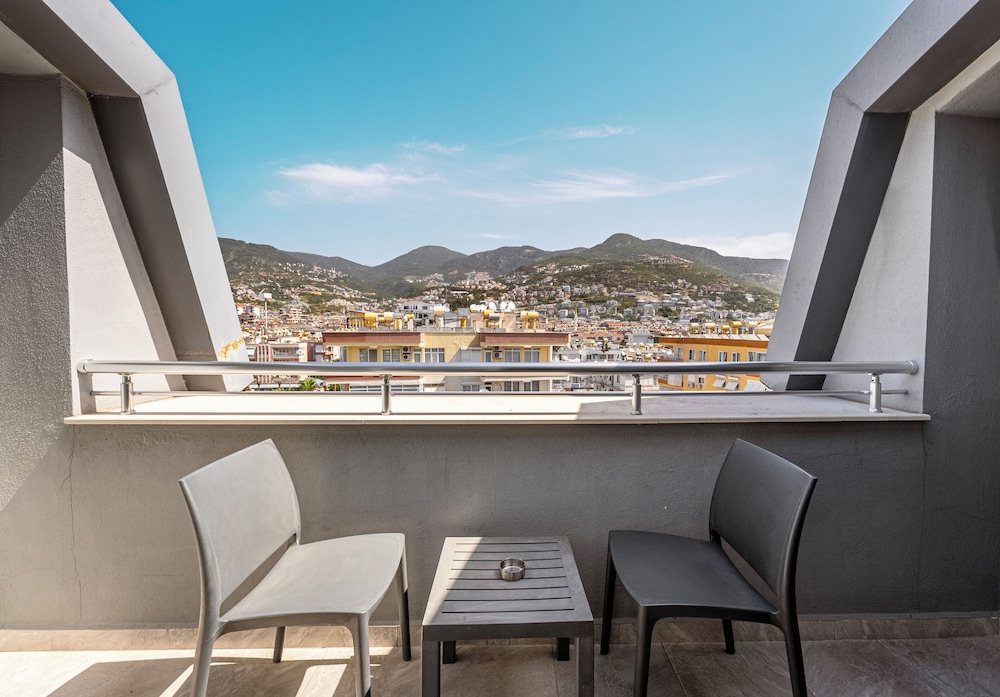 HMA Hotel & Suites — Hotel rooms in Alanya