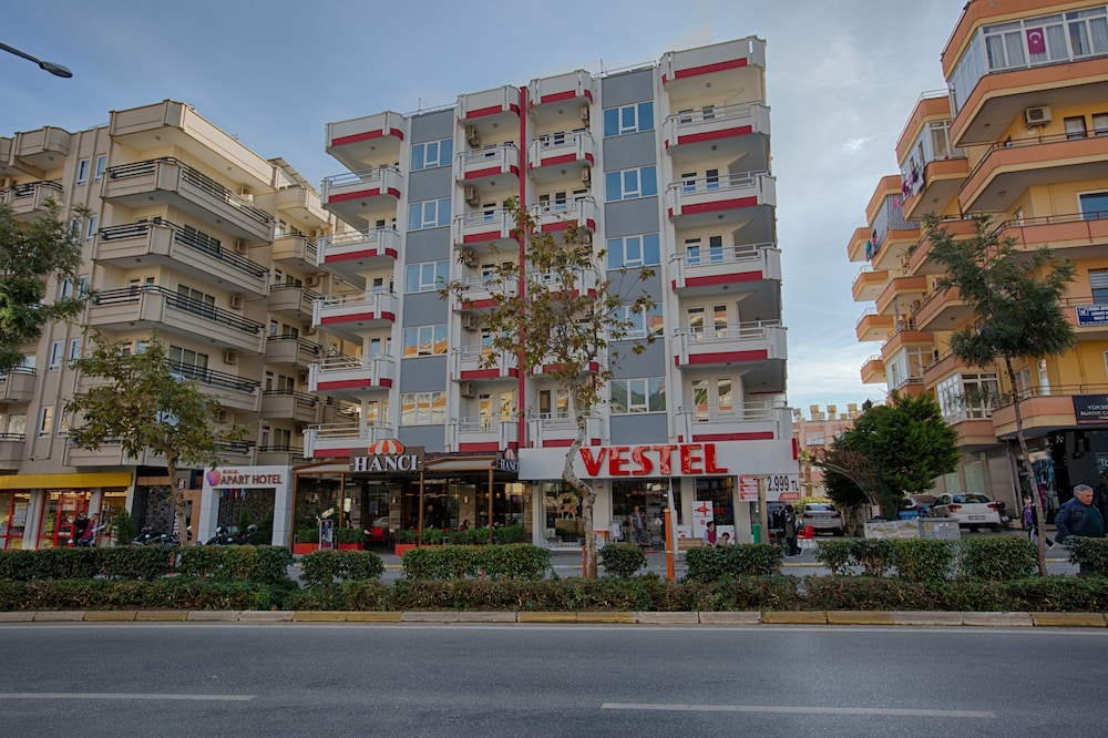 HMA Hotel & Suites — Hotel building in Alanya
