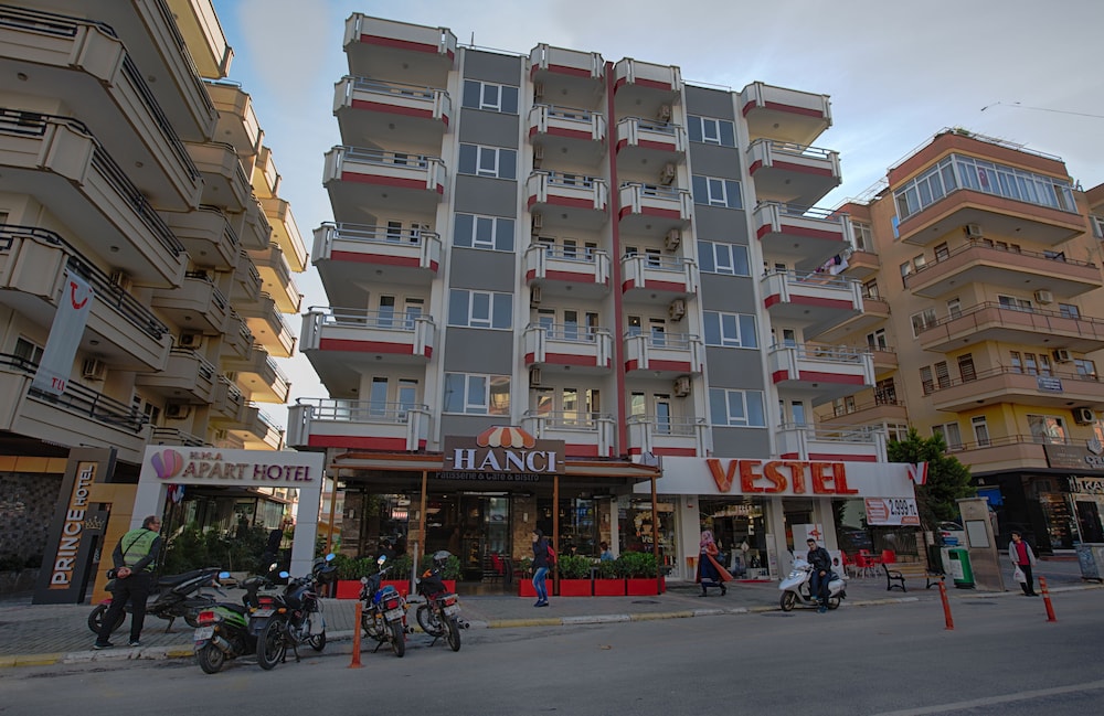 HMA Hotel & Suites — Hotel building in Alanya