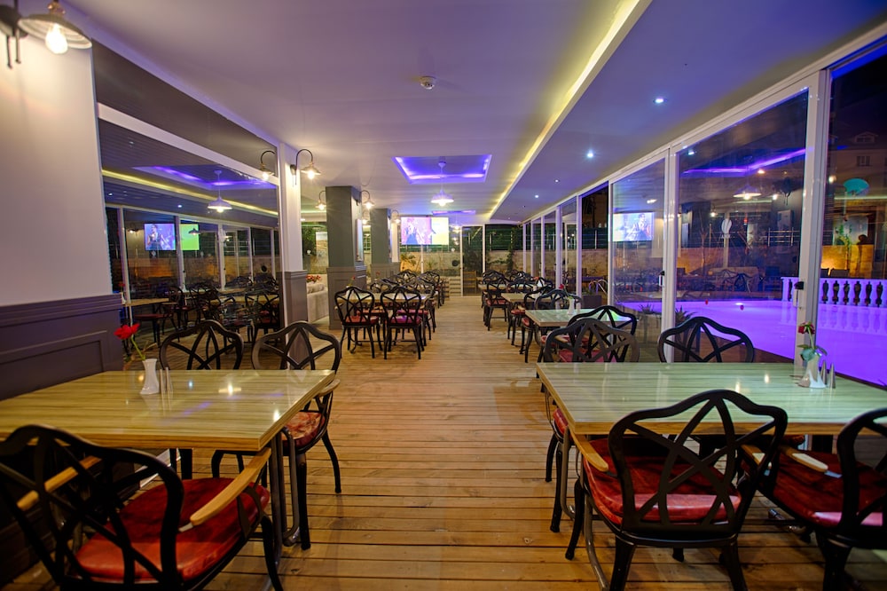 HMA Hotel & Suites — Restaurant & bars in Alanya