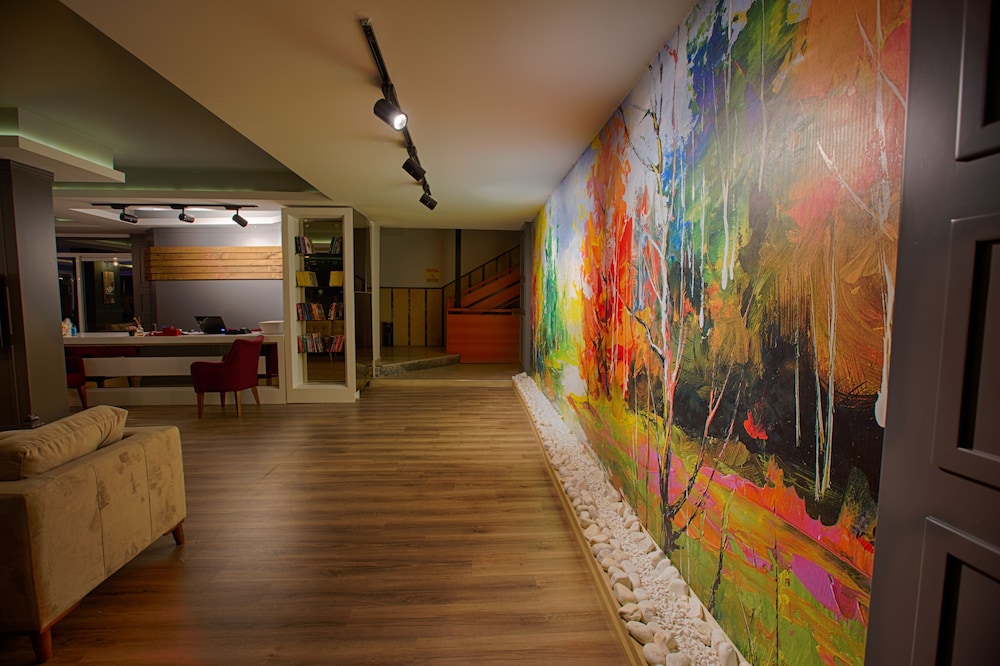 HMA Hotel & Suites — Hotel building in Alanya