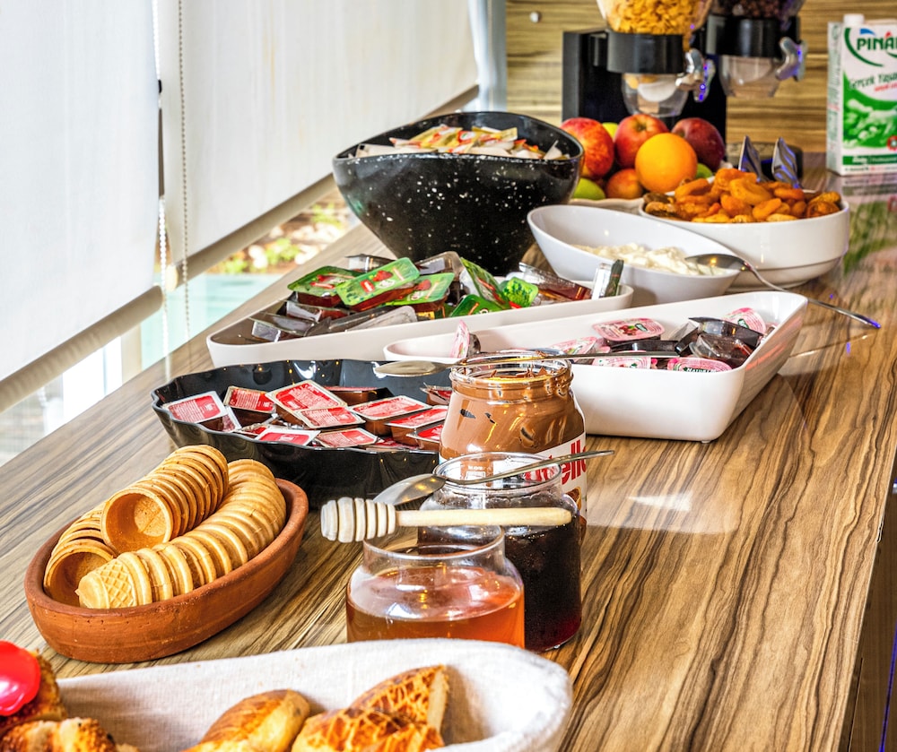 HMA Hotel & Suites — Restaurant & bars in Alanya