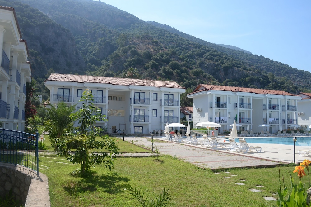 Belcekum Beach Hotel — Hotel building in Fethiye, Mugla